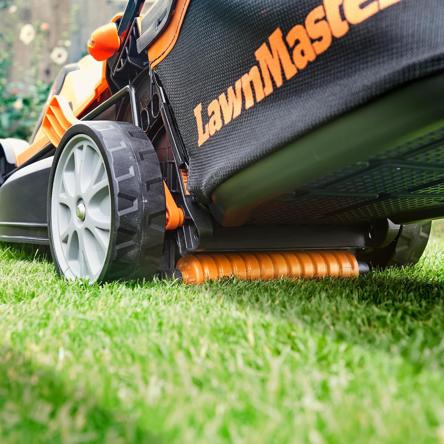Cordless Lawn Mower 34cm 24V 2x4.0Ah Batteries Rear Roller